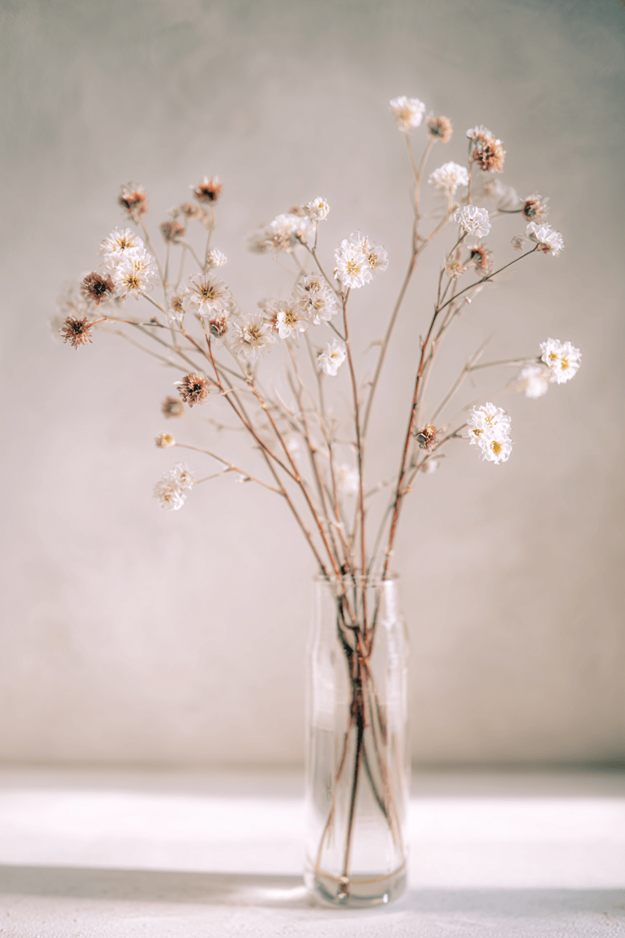 27 Dreamy Wildflower Centerpieces for a Romantic Vibe