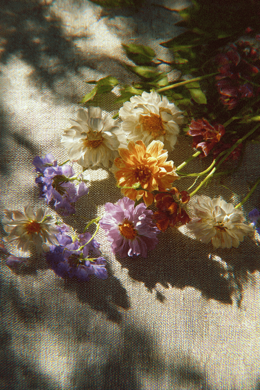 27 Dreamy Wildflower Centerpieces for a Romantic Vibe