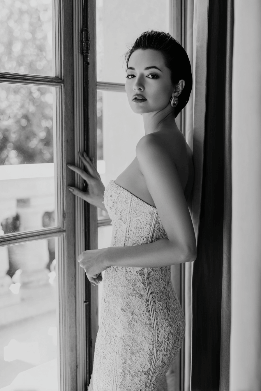 27 Elegant Lace Gown Styles That Never Go Out of Fashion