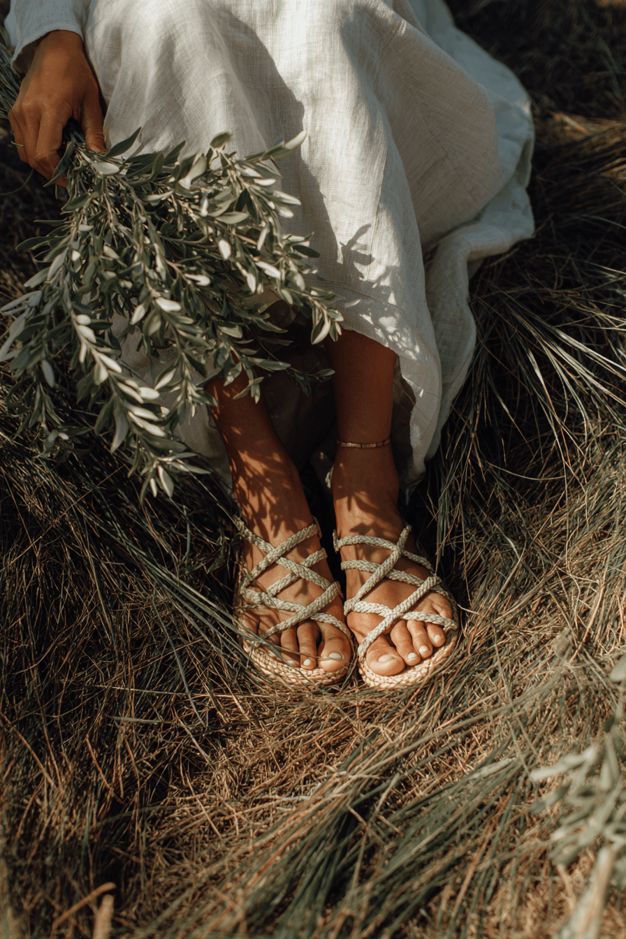27 Breathablen and Stylish Summer Wedding Guest Outfit Ideas