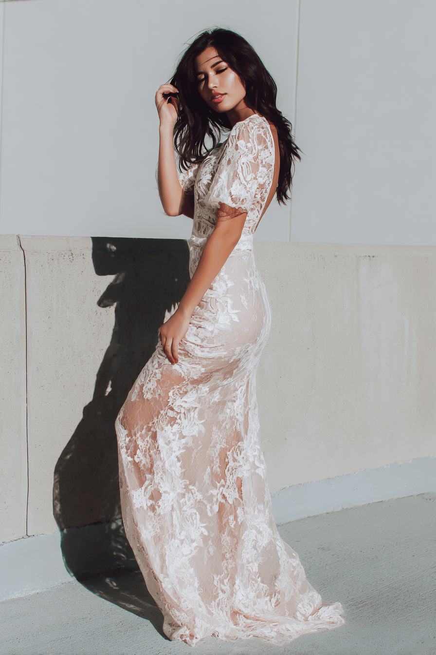 27 Elegant Lace Gown Styles That Never Go Out of Fashion