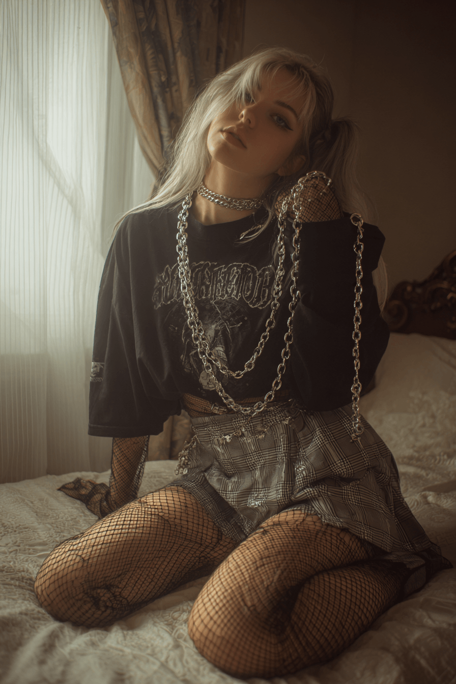 27 Vamp Outfit Inspirations for an Effortlessly Dark Aesthetic