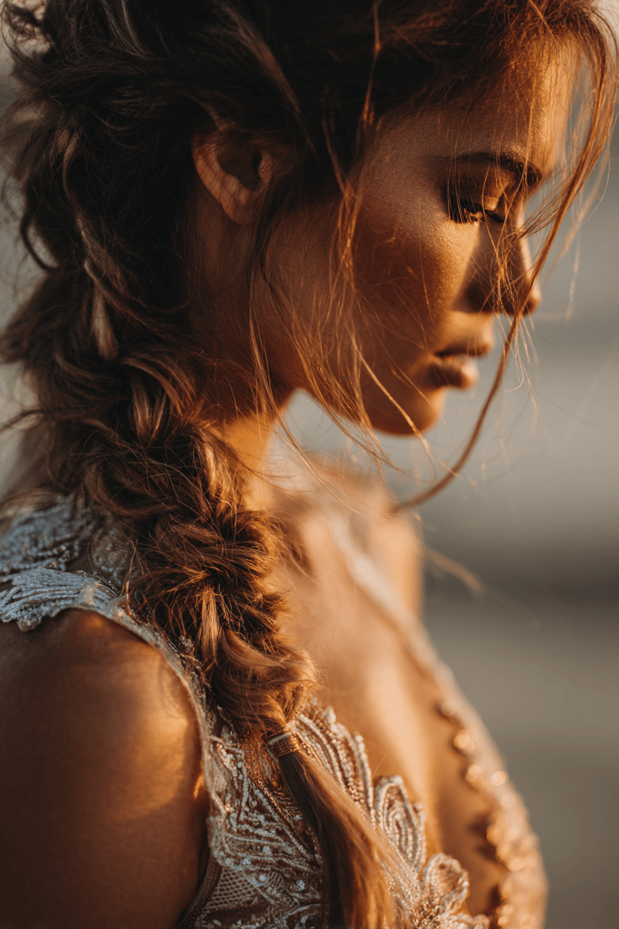 27 Effortless Beach Wedding Hairstyles for a Natural Bridal Glow