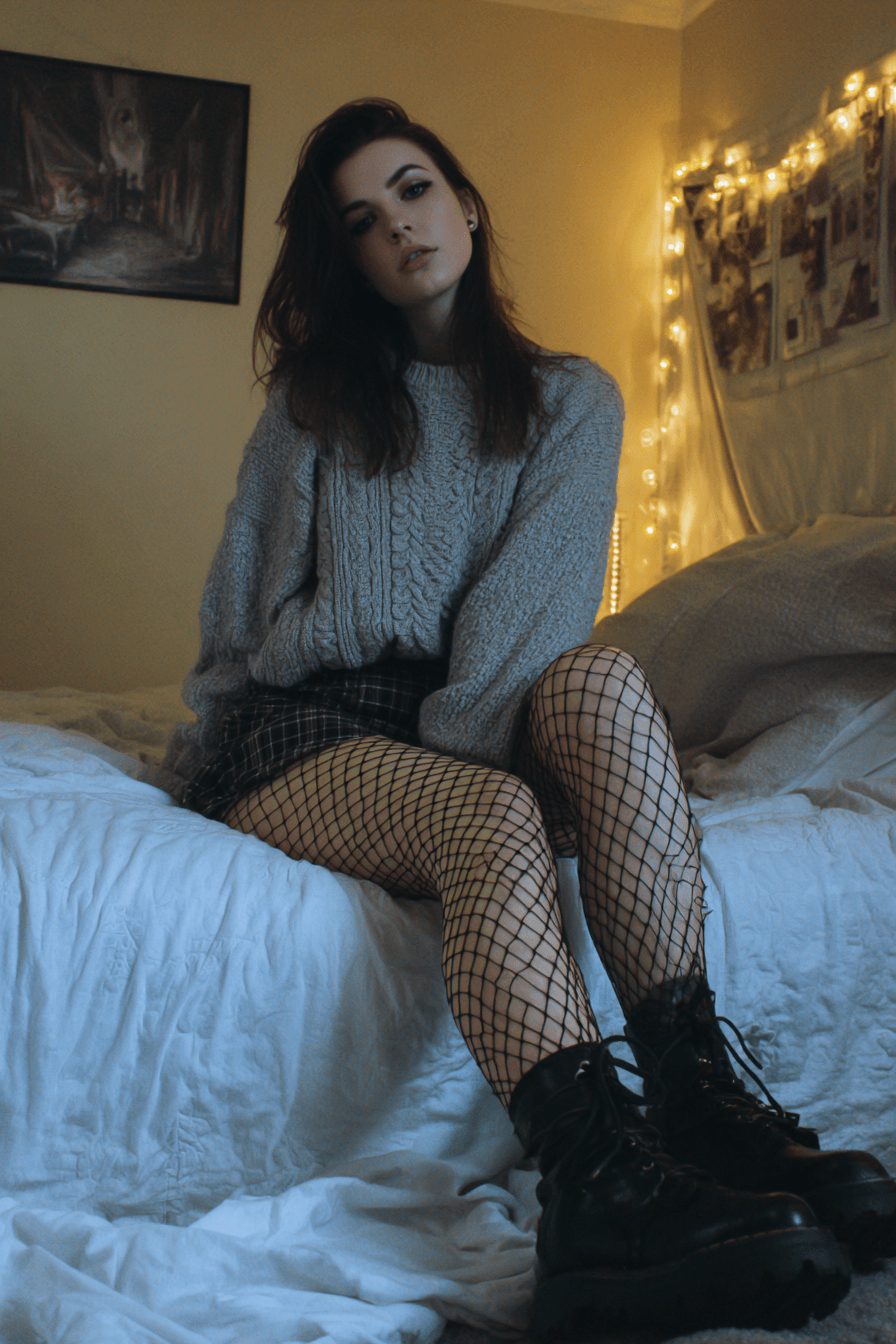 27 Vamp Outfit Inspirations for an Effortlessly Dark Aesthetic